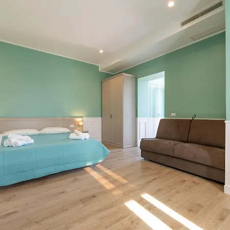 Daca Luxury 4* Napels