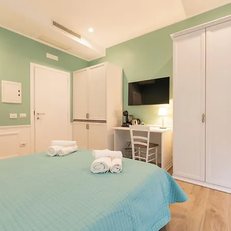 Daca Luxury 4* נאפולי
